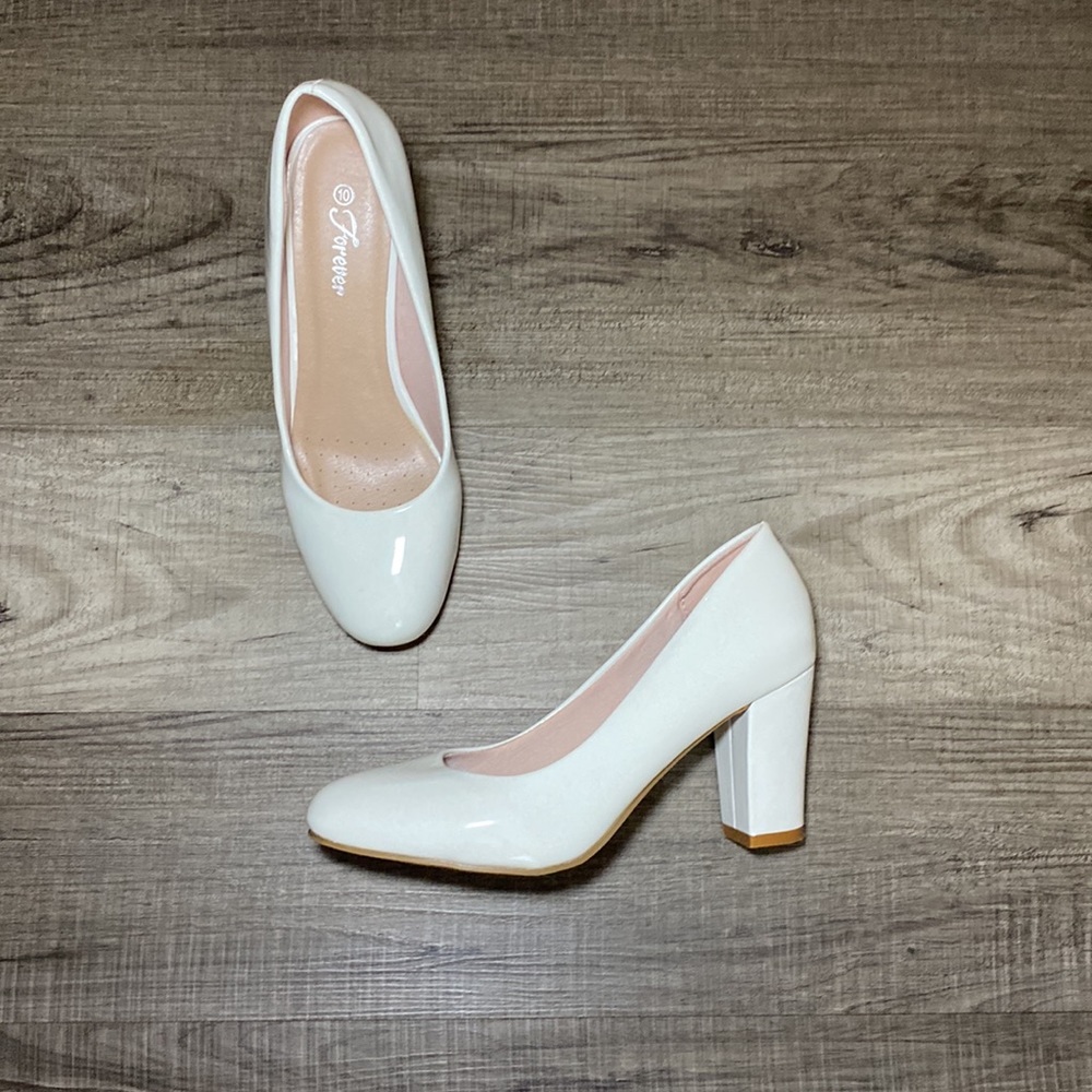 FOREVER - WHITE CLOSE TOED HEELS
